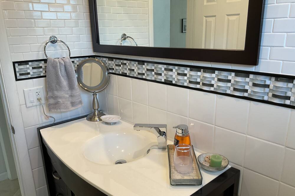 Photo of Bathroom in Boulevard Heights