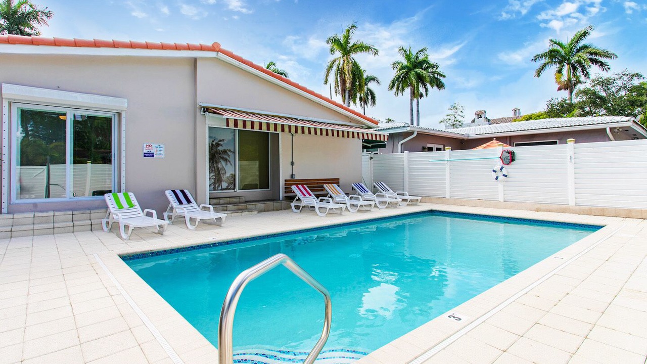 Photo of Outdoor in Hollywood Lakes