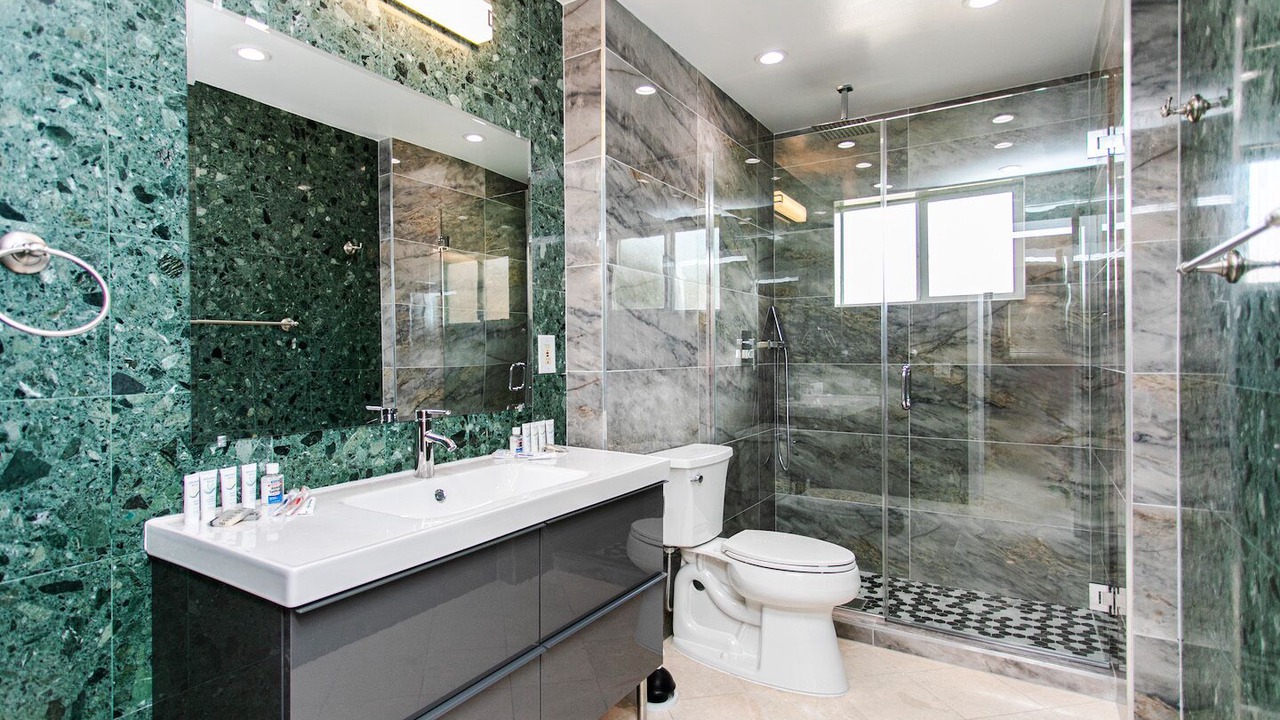 Photo of Bathroom in Hollywood Lakes