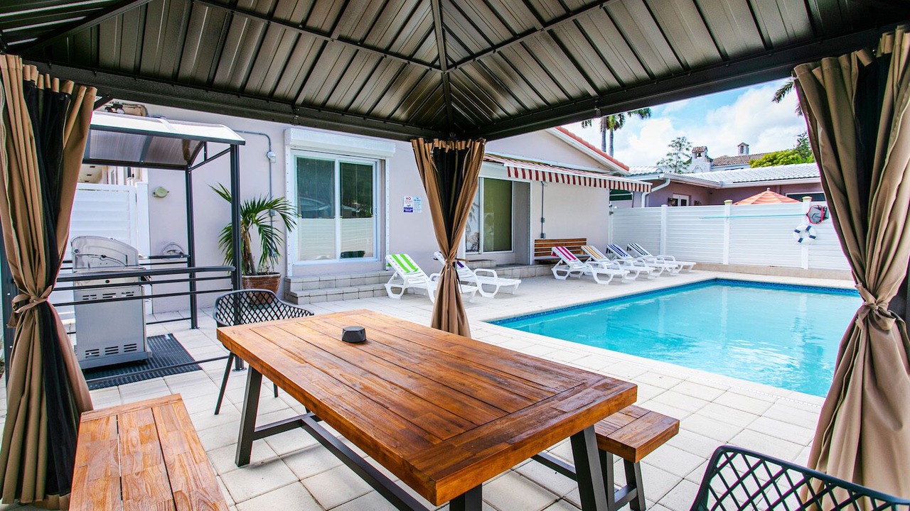 Photo of Outdoor in Hollywood Lakes