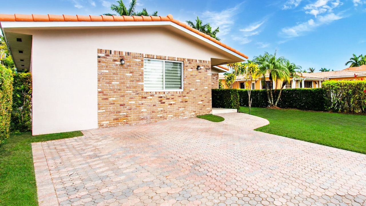 Photo of Outdoor in Hollywood Lakes