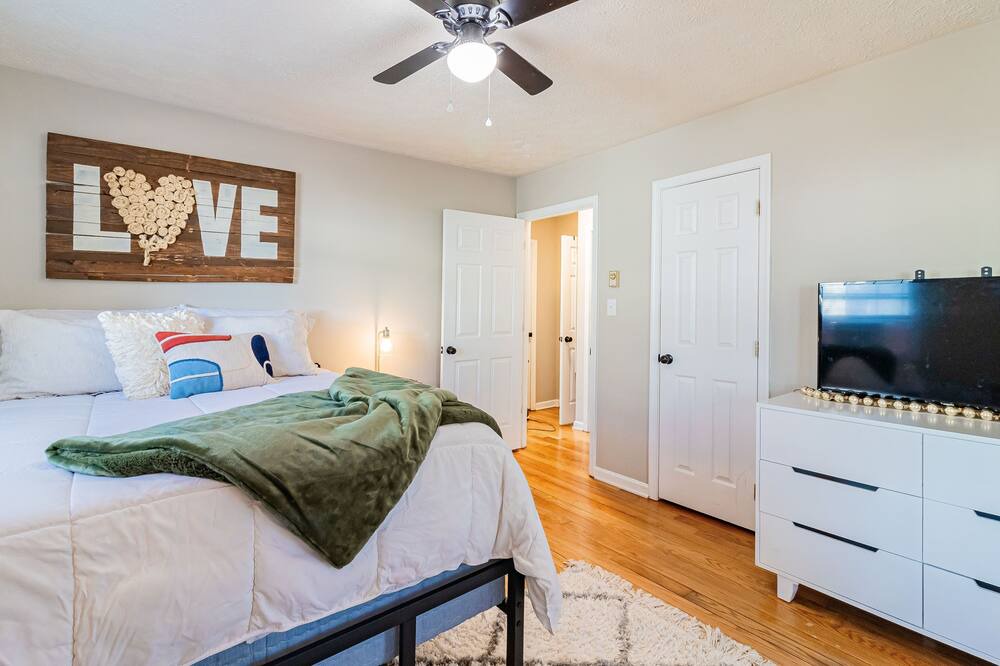 Photo of Bedroom in Piney Point
