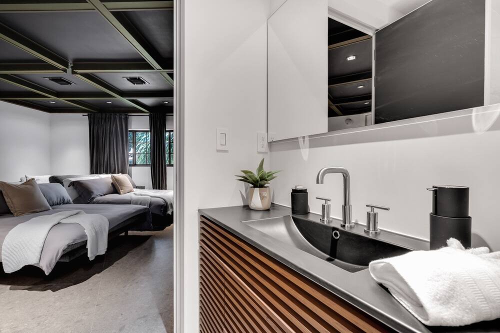Photo of Bedroom in Coral Ridge