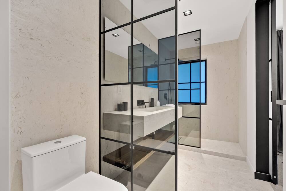 Photo of Bathroom in Coral Ridge