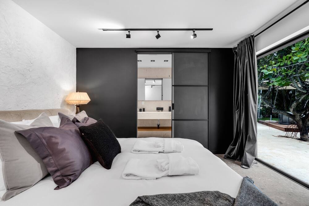 Photo of Bedroom in Coral Ridge