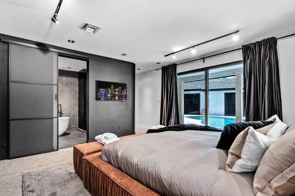 Photo of Bedroom in Coral Ridge