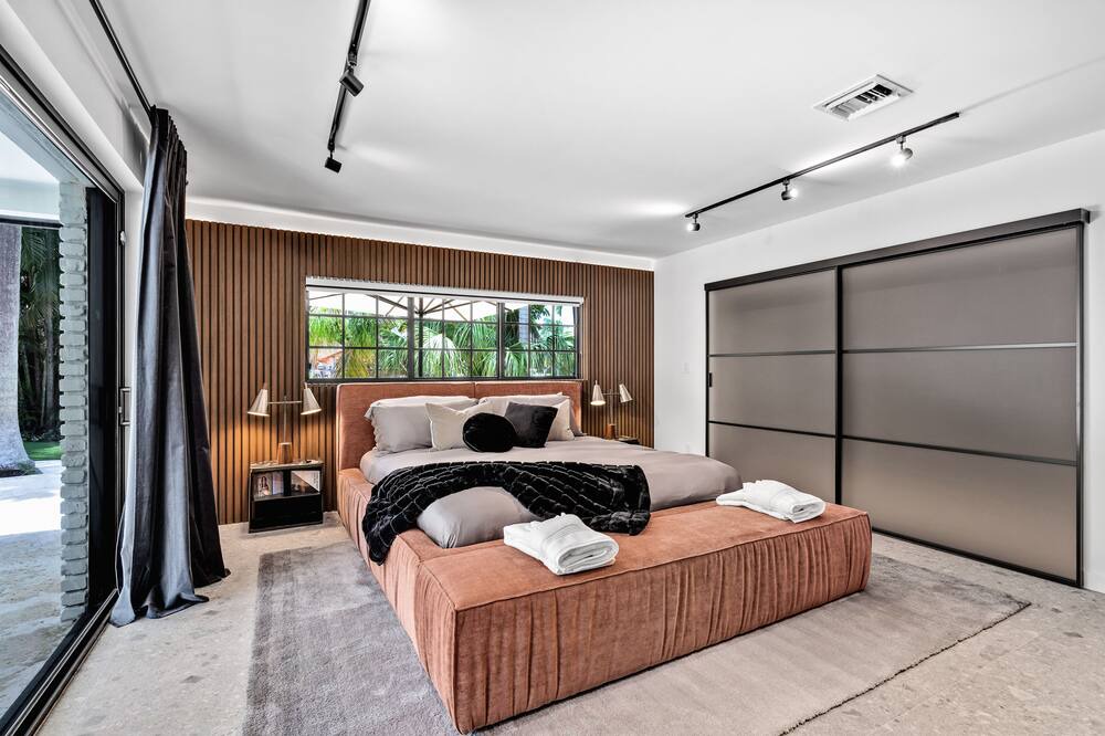 Photo of Bedroom in Coral Ridge