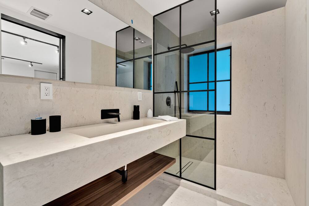 Photo of Bathroom in Coral Ridge