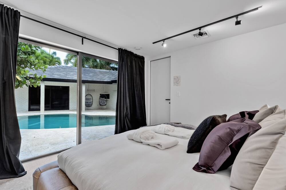 Photo of Bedroom in Coral Ridge