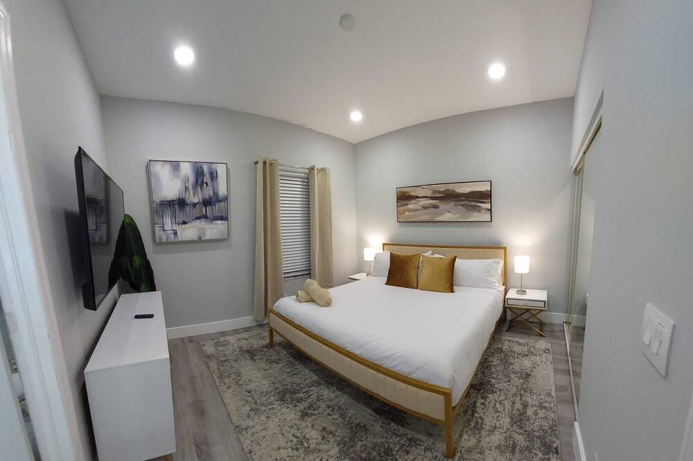 Photo of Bedroom in Coconut Creek