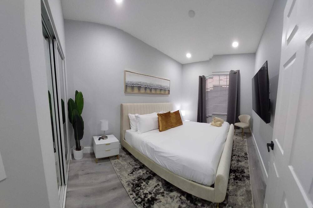 Photo of Bedroom in Coconut Creek