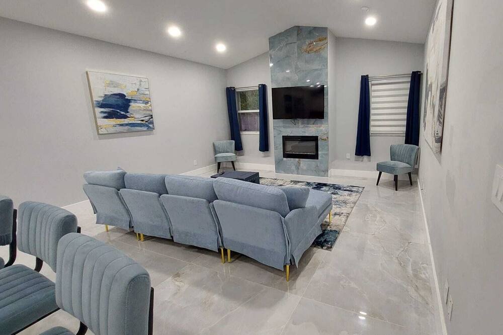 Photo of Livingroom in Coconut Creek