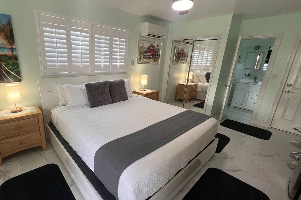 Photo of Bedroom in Wilton Manors