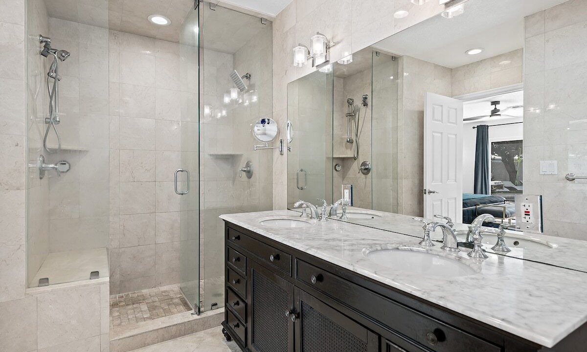 Photo of Bathroom in Dolphin Isles