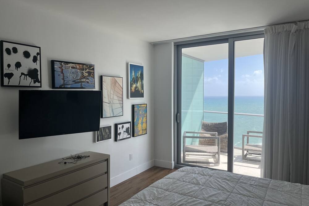 Photo of Bedroom in Hollywood