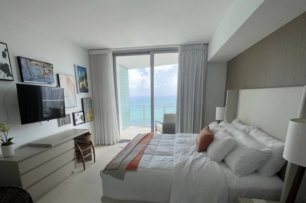 Photo of Bedroom in Hallandale Beach