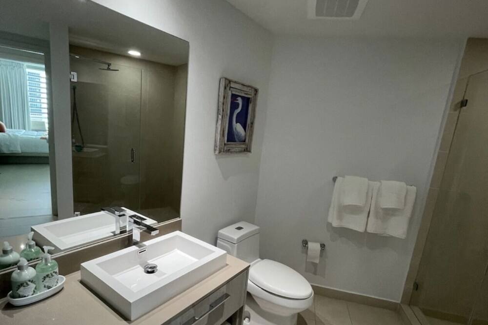 Photo of Bathroom in Hallandale Beach