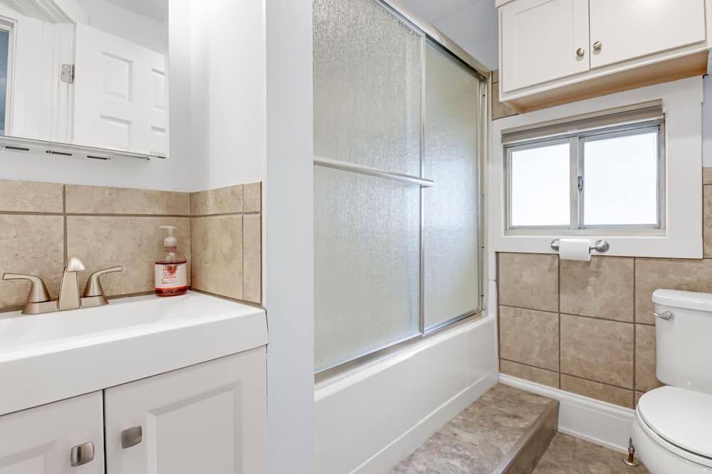 Photo of Bathroom in Willoughby