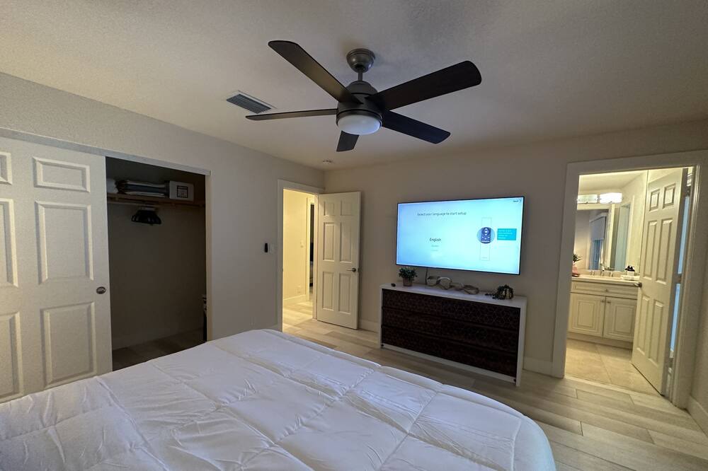 Photo of Bedroom in Lake Ida Shores