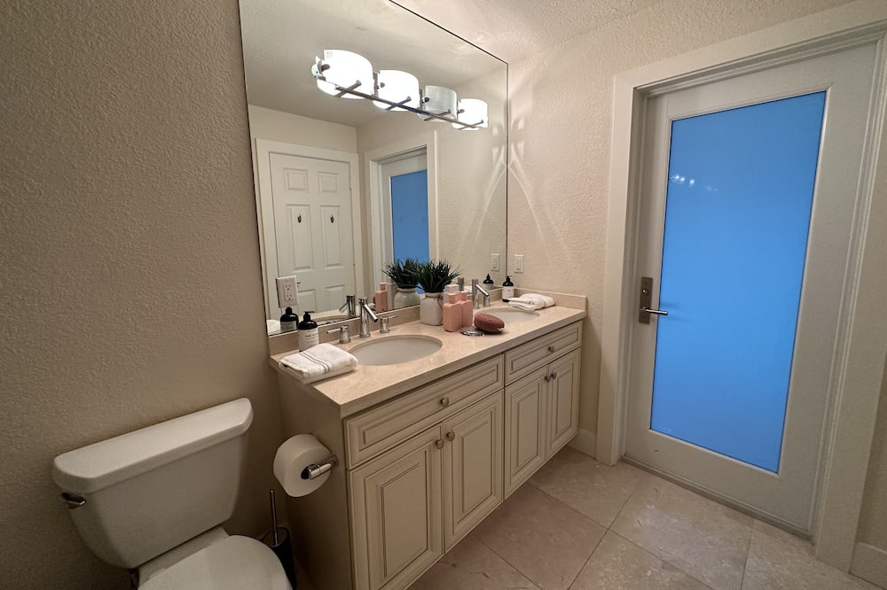Photo of Bathroom in Lake Ida Shores