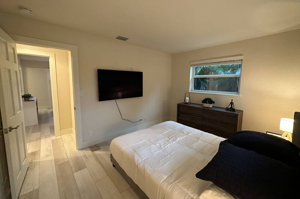 Photo of Bedroom in Lake Ida Shores