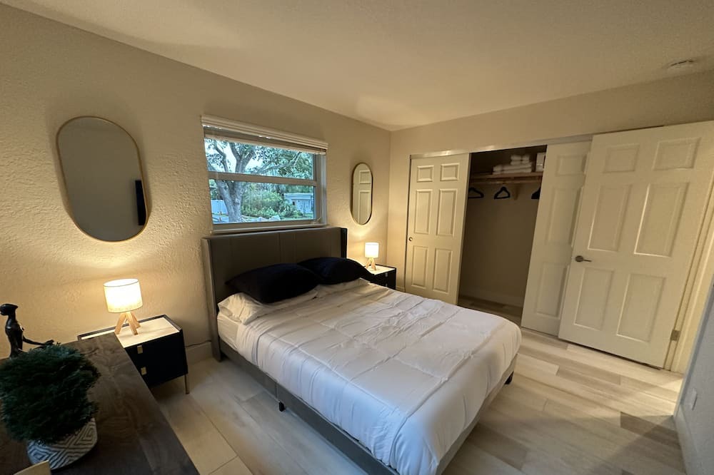 Photo of Bedroom in Lake Ida Shores