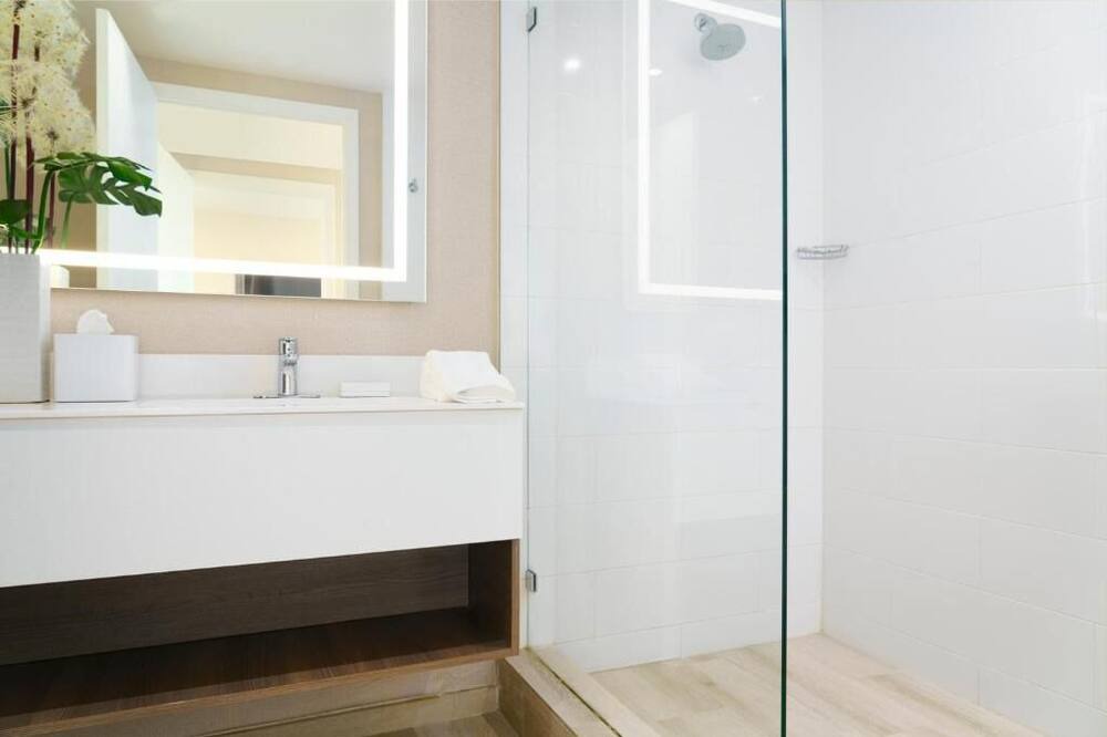 Photo of Bathroom in Bay Harbor Islands