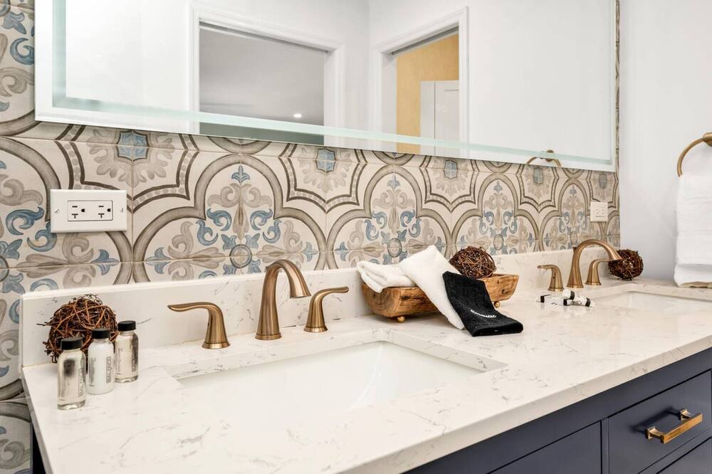 Photo of Bathroom in River Oaks