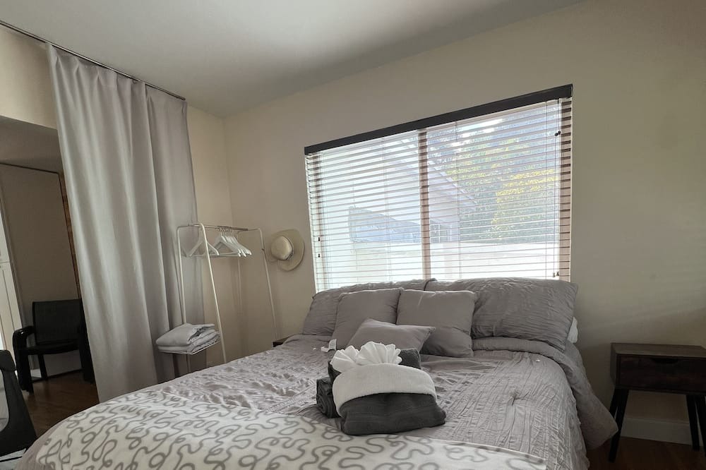 Photo of Bedroom in Biscayne Park