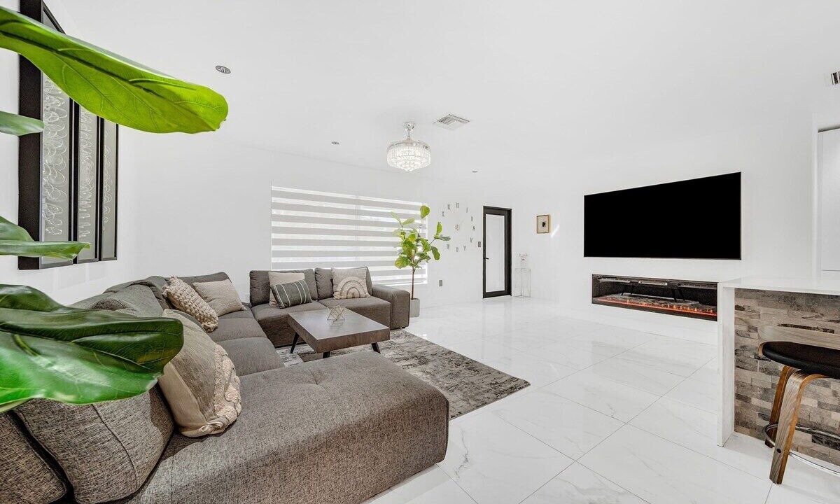 Photo of Livingroom in Golden Glades