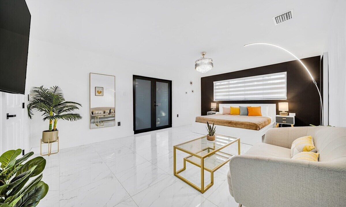 Photo of Livingroom in Golden Glades