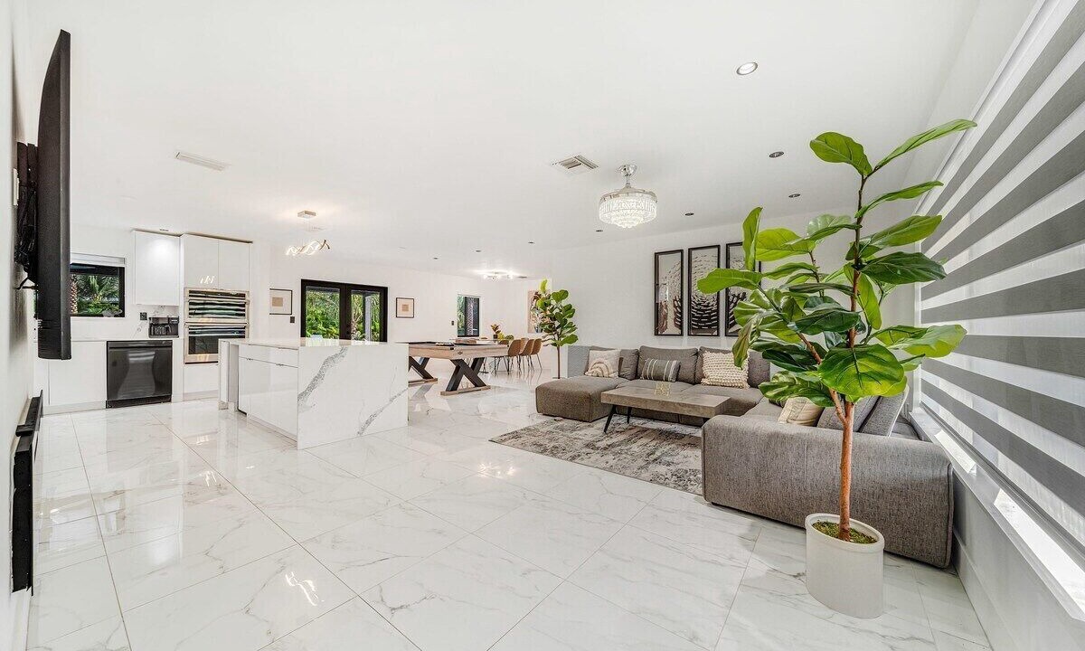 Photo of Livingroom in Golden Glades