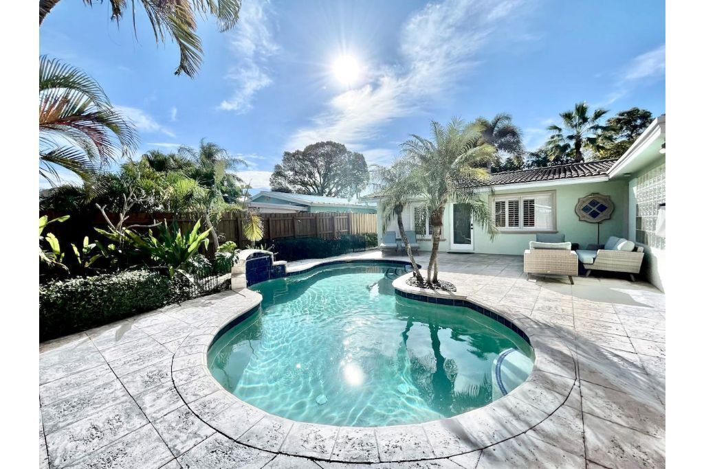 Photo of Outdoor in Middle River Terrace