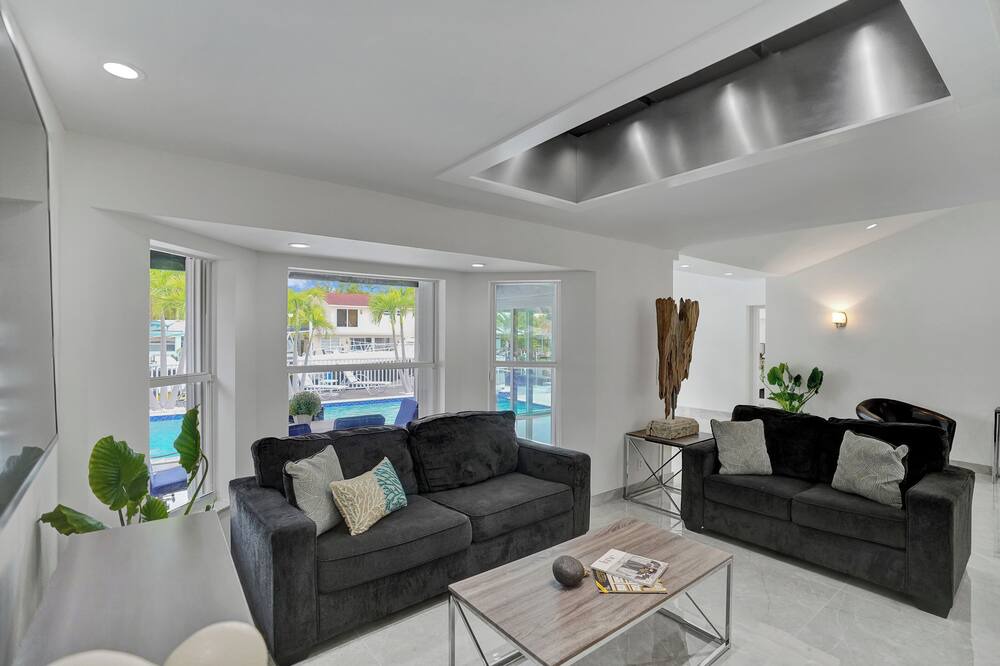 Photo of Livingroom in Pompano Isles