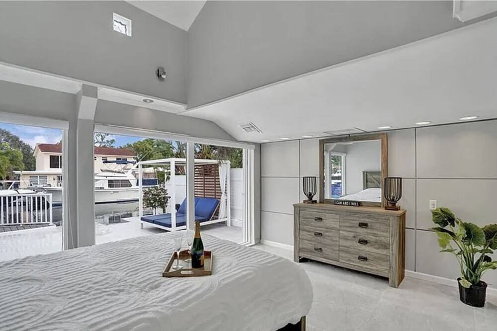 Photo of Bedroom in Pompano Isles