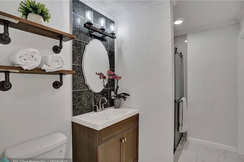 Photo of Bathroom in Pompano Isles