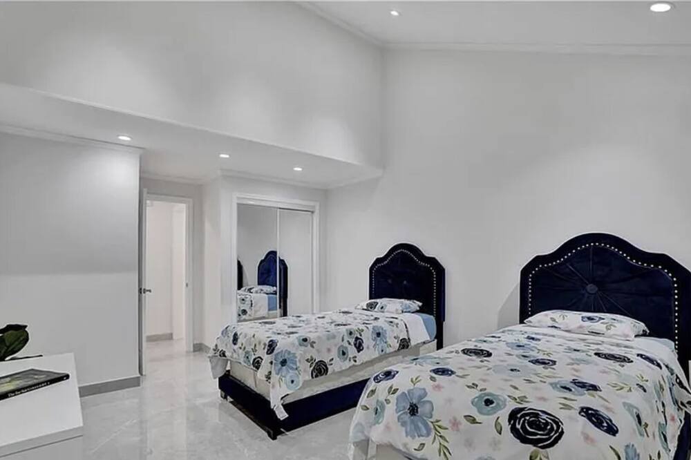 Photo of Bedroom in Pompano Isles