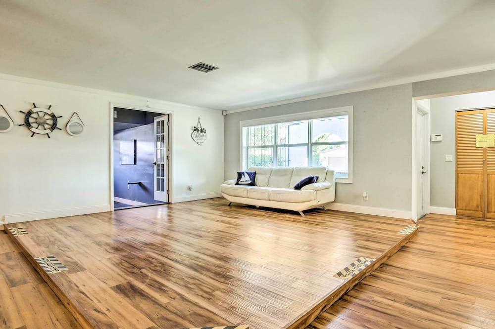 Photo of Livingroom in Pembroke Pines