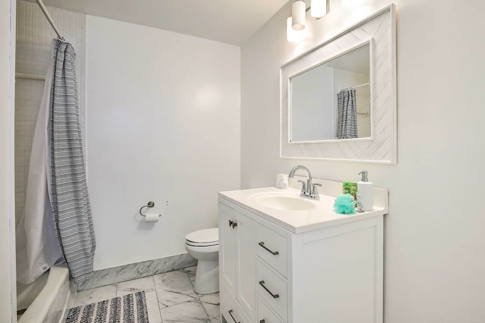Photo of Bathroom in Pembroke Pines