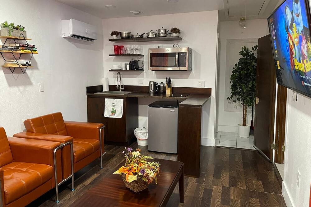 Photo of Livingroom in Central Corals