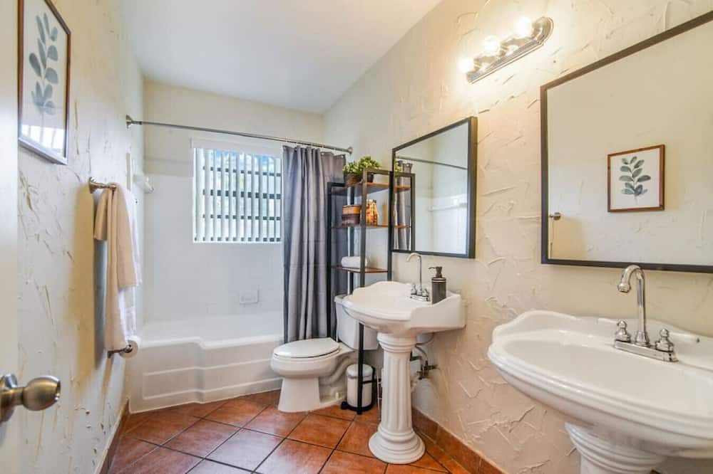 Photo of Bathroom in Ives Estates