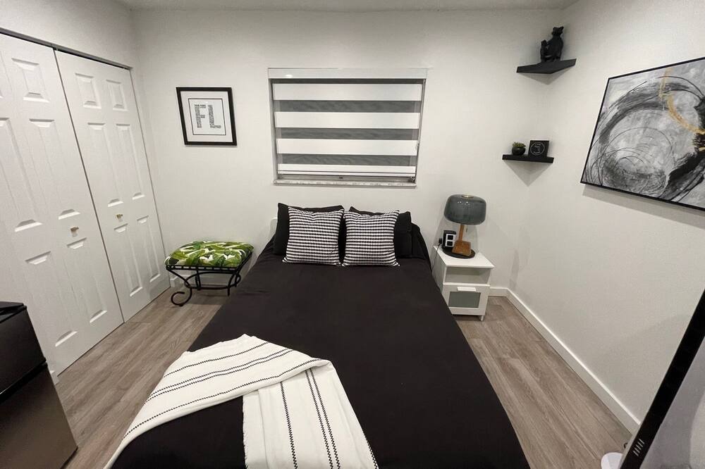 Photo of Bedroom in Coral Springs