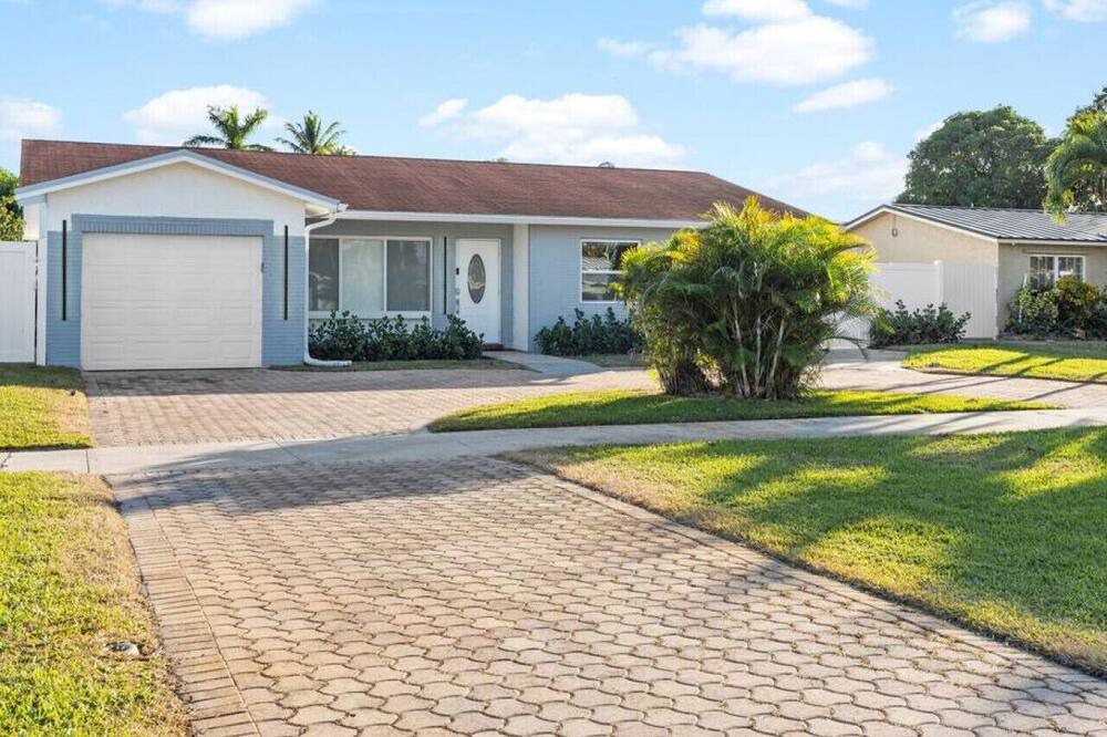Photo of Outdoor in Pembroke Pines