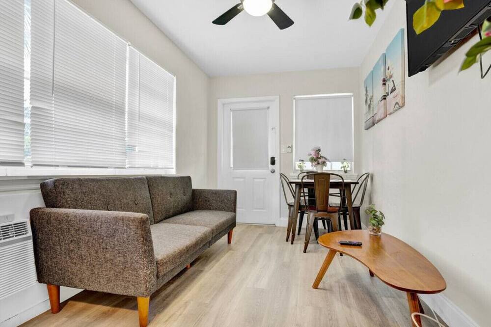 Photo of Livingroom in Lake Ridge