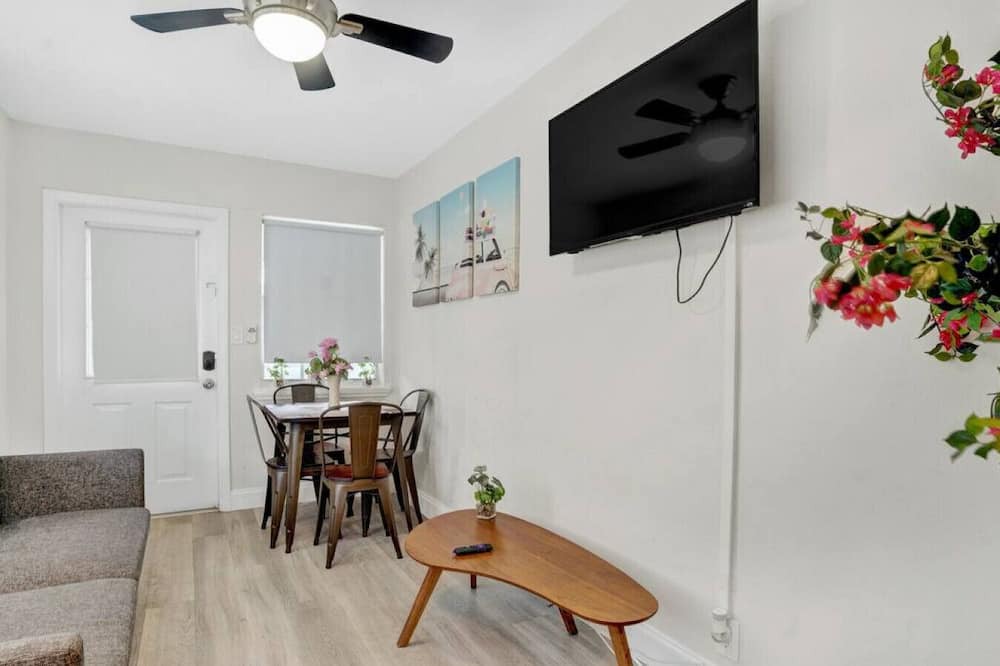 Photo of Livingroom in Lake Ridge