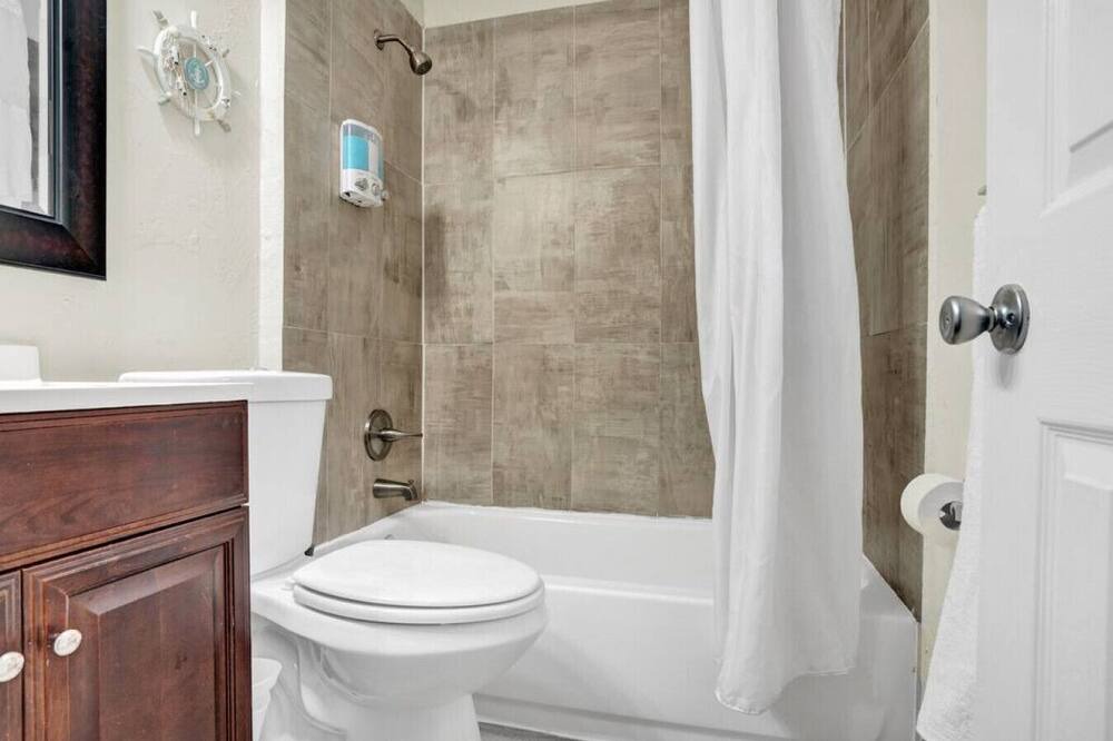 Photo of Bathroom in Lake Ridge