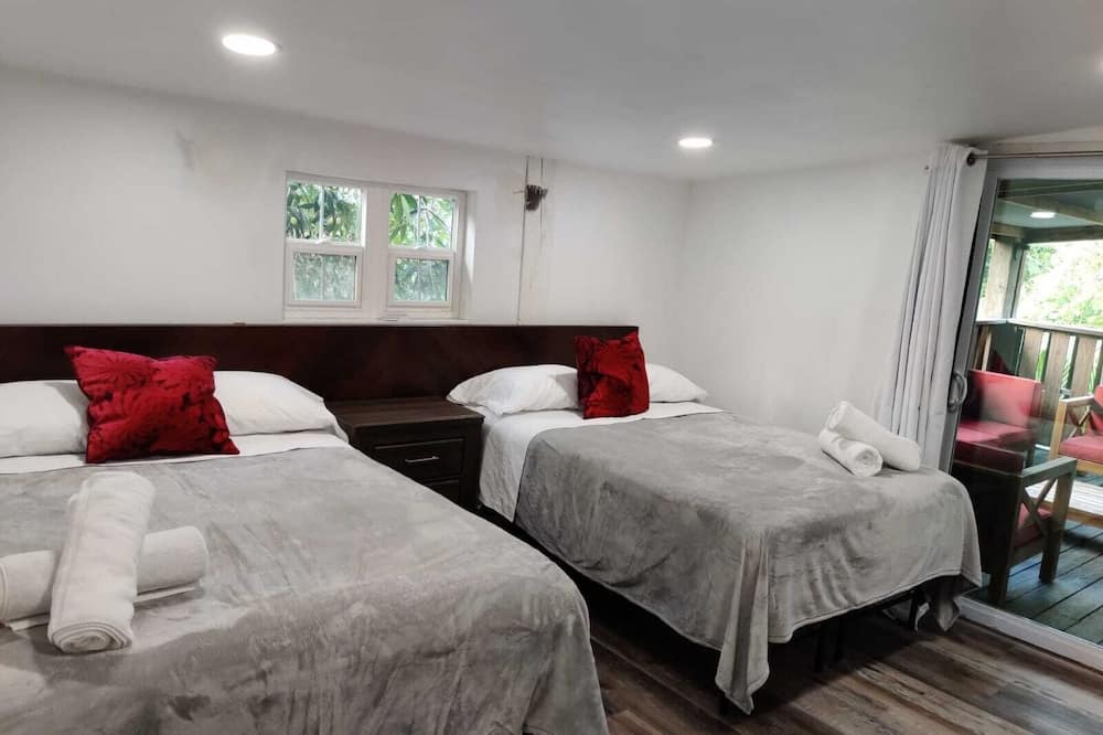 Photo of Bedroom in Oakland Park