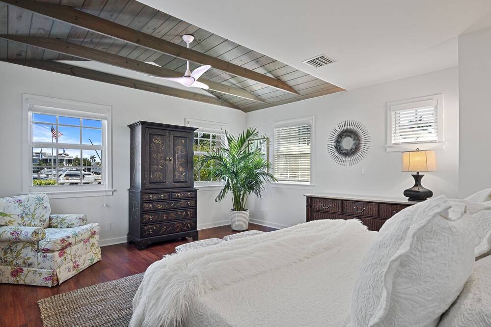 Photo of Bedroom in Marina District