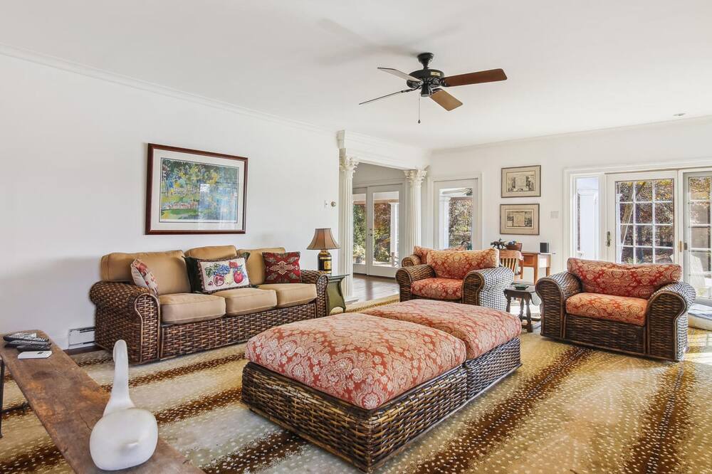 Photo of Livingroom in Easton
