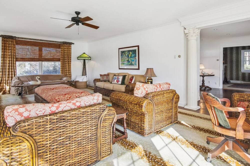 Photo of Livingroom in Easton